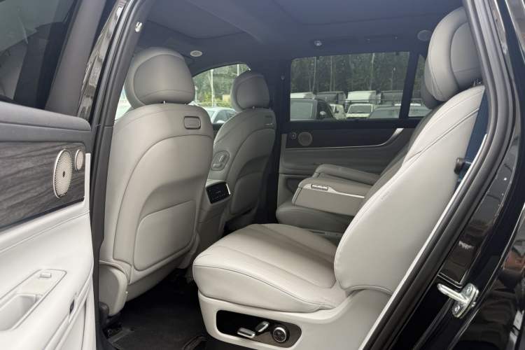 Used Hima AITO M9 2024 Range-Extended Max Edition 42 kWh 6-Seater Version Left Rear Seat