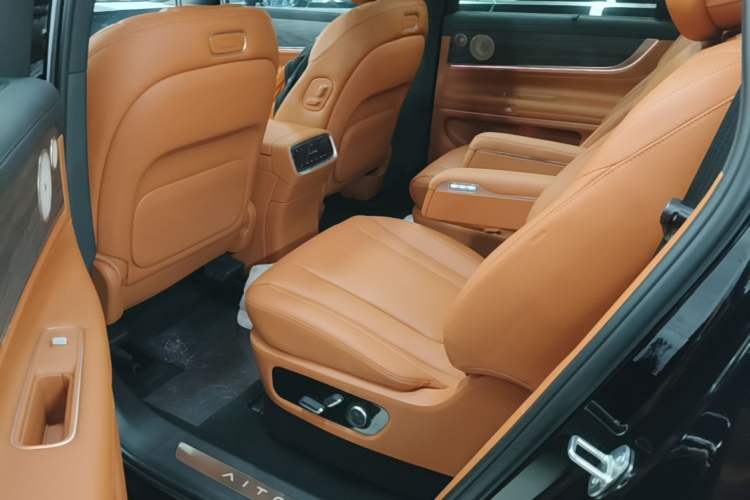 Used Hima AITO M9 2024 Range-Extended Max Edition 42 kWh 6-Seater Version Left Rear Seat