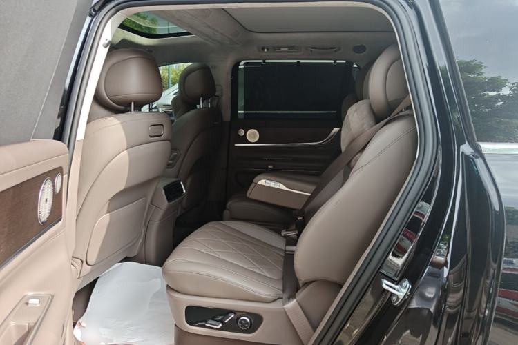 Used Hima AITO M9 2024 Range-Extended Ultra Version 42 kWh 6-Seater Model Left Rear Seat