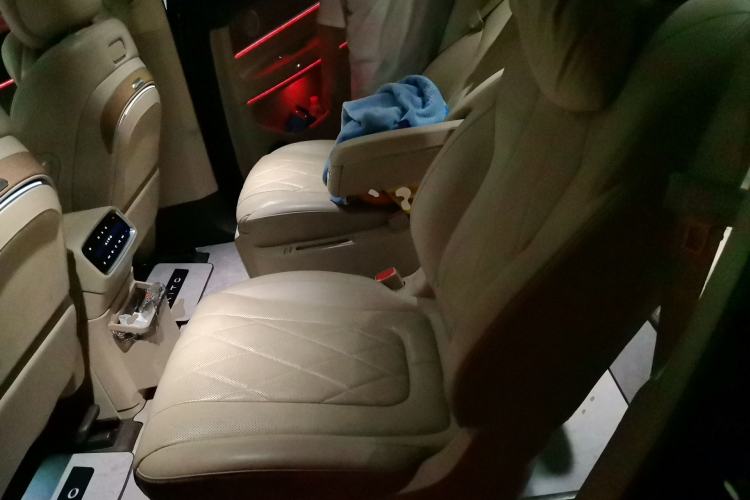 Used Hima AITO M9 2024 Range-Extended Ultra Version 52 kWh 6-Seater Model Left Rear Seat