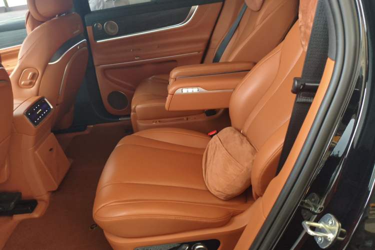 Used Hima AITO M9 2024 Range-Extended Ultra Version 52 kWh 6-Seater Model Left Rear Seat