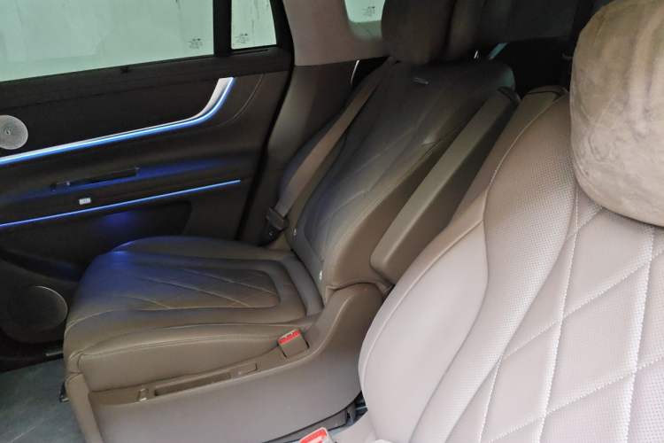 Used Hima AITO M9 2024 Range-Extended Ultra Version 52 kWh 6-Seater Model Left Rear Seat