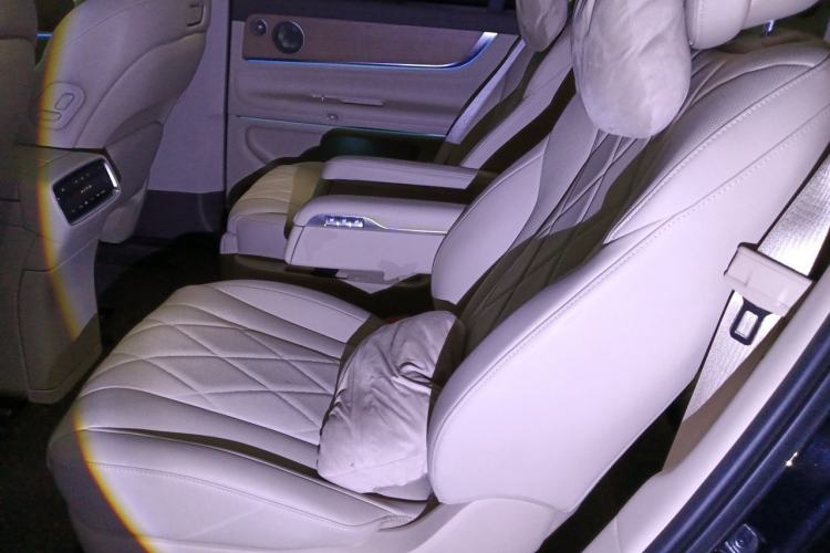 Used Hima AITO M9 2024 Range-Extended Ultra Version 42 kWh 6-Seater Model Left Rear Seat
