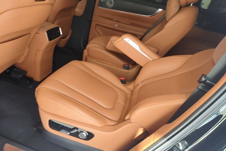 Used Hima AITO M9 2024 All-Electric Ultra Version 100 kWh 6-Seater Model Left Rear Seat