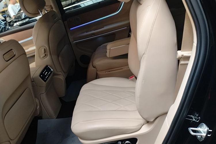 Used Hima AITO M9 2024 Range-Extended Ultra Version 52 kWh 6-Seater Model Left Rear Seat