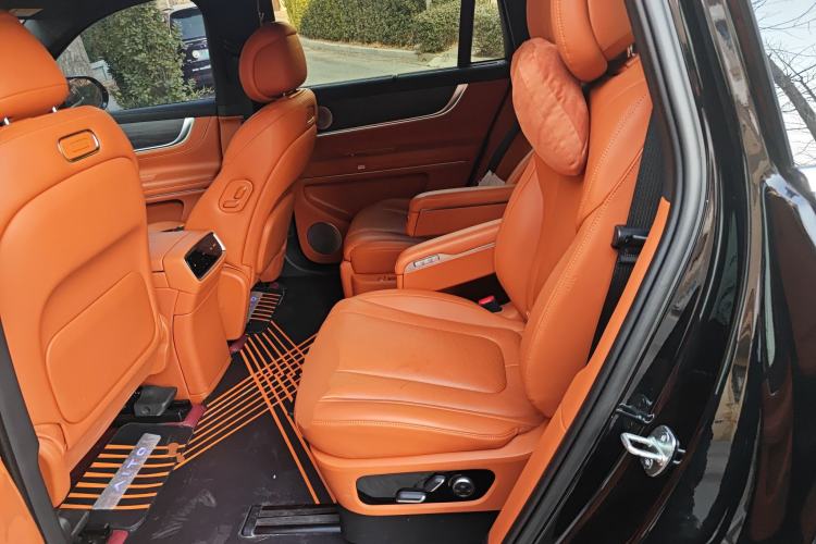 Used Hima AITO M9 2024 Range-Extended Ultra Version 52 kWh 6-Seater Model Left Rear Seat
