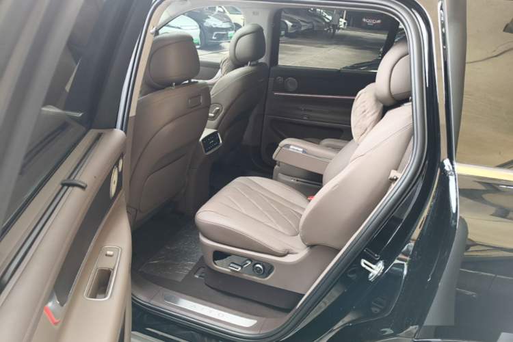Used Hima AITO M9 2024 Range-Extended Ultra Version 52 kWh 6-Seater Model Left Rear Seat
