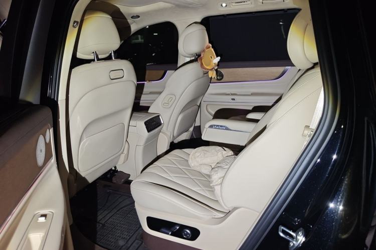 Used Hima AITO M9 2024 Range-Extended Ultra Version 52 kWh 6-Seater Model Left Rear Seat