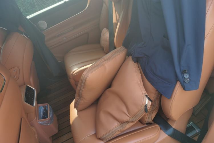 Used Hima AITO M9 2024 Range-Extended Ultra Version 52 kWh 6-Seater Model Left Rear Seat