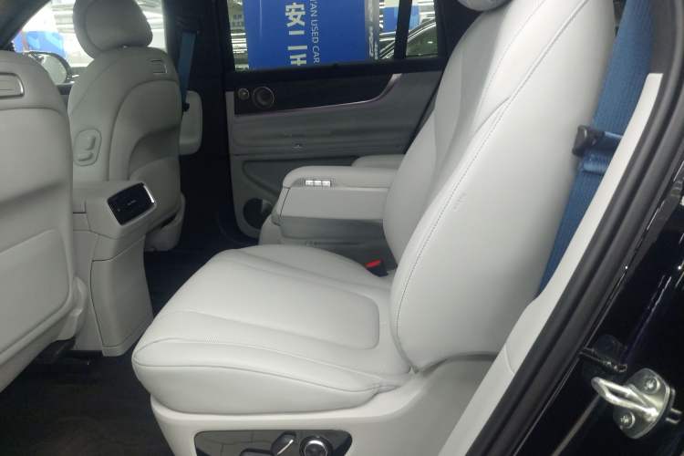 Used Hima AITO M9 2024 Range-Extended Ultra Version 42 kWh 6-Seater Model Left Rear Seat