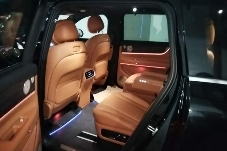 Used Hima AITO M9 2024 Range-Extended Ultra Version 52 kWh 6-Seater Model Left Rear Seat