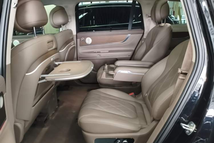 Used Hima AITO M9 2024 Range-Extended Max Edition 42 kWh 6-Seater Version Left Rear Seat