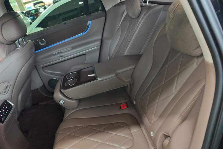 Used Hima AITO M9 2024 Range-Extended Ultra Version 52 kWh 5-Seater Model Left Rear Seat