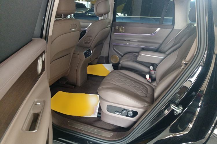 Used Hima AITO M9 2024 Range-Extended Ultra Version 52 kWh 6-Seater Model Left Rear Seat