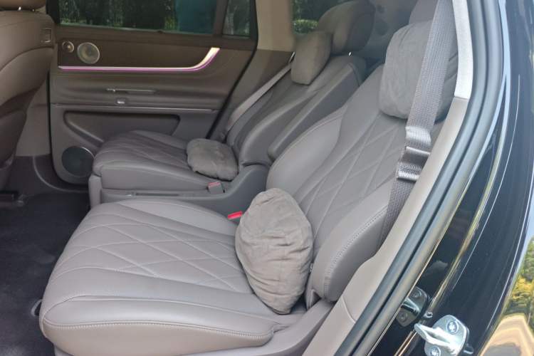 Used Hima AITO M9 2024 Range-Extended Ultra Version 52 kWh 6-Seater Model Left Rear Seat