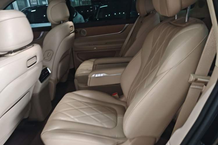 Used Hima AITO M9 2024 Range-Extended Ultra Version 42 kWh 6-Seater Model Left Rear Seat