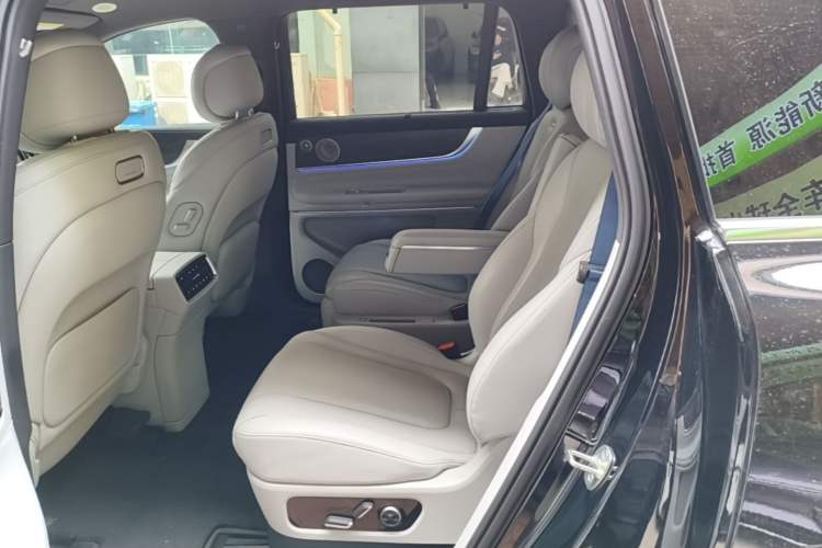 Used Hima AITO M9 2024 Range-Extended Ultra Version 52 kWh 6-Seater Model Left Rear Seat