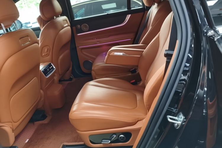 Used Hima AITO M9 2024 Range-Extended Ultra Version 42 kWh 6-Seater Model Left Rear Seat