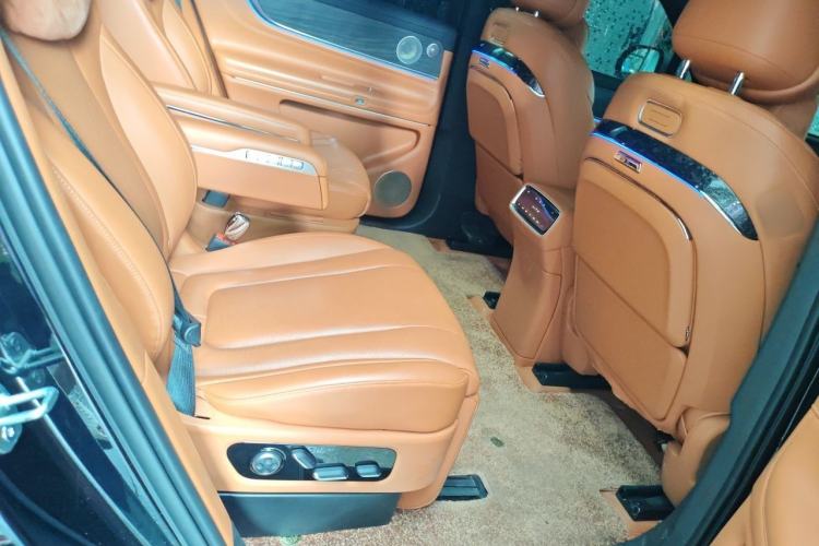 Used Hima AITO M9 2024 Range-Extended Ultra Version 52 kWh 6-Seater Model Left Rear Seat