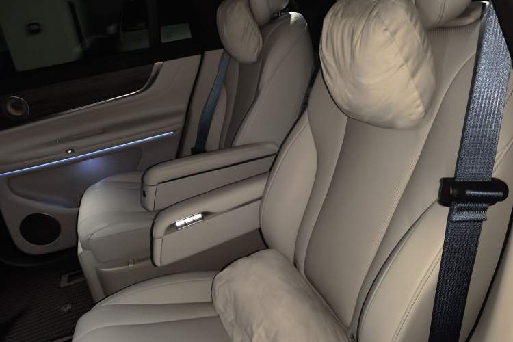 Used Hima AITO M9 2024 Range-Extended Ultra Version 52 kWh 6-Seater Model Left Rear Seat