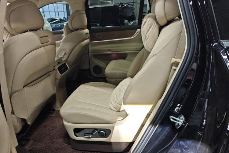 Used Hima AITO M9 2024 Range-Extended Max Edition 42 kWh 6-Seater Version Left Rear Seat