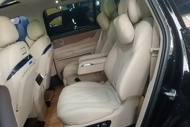 Used Hima AITO M9 2024 Range-Extended Ultra Version 42 kWh 6-Seater Model Left Rear Seat