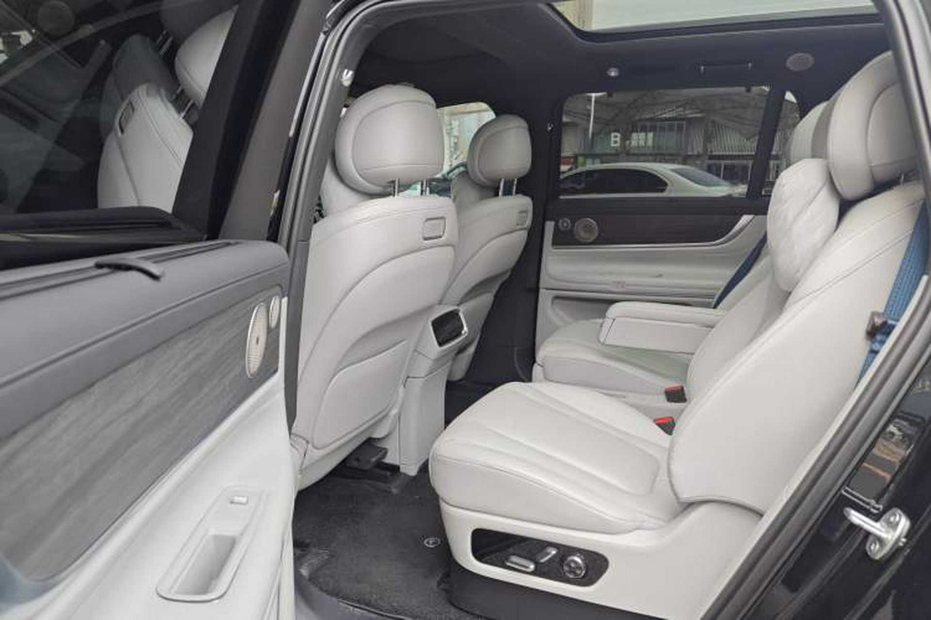 Used Hima AITO M9 2024 Range-Extended Ultra Version 42 kWh 6-Seater Model Left Rear Seat