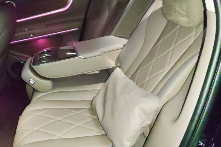Used Hima AITO M9 2024 Range-Extended Ultra Version 52 kWh 5-Seater Model Left Rear Seat