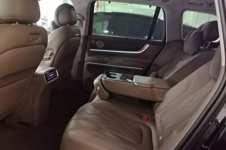 Used Hima AITO M9 2024 Range-Extended Ultra Version 52 kWh 5-Seater Model Left Rear Seat