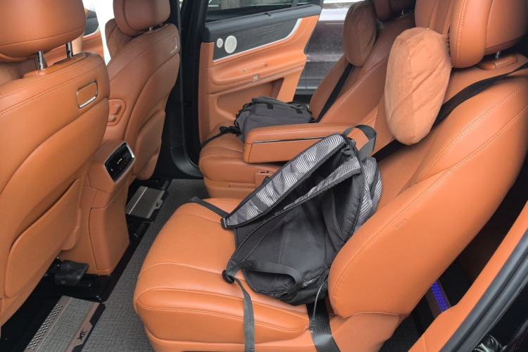 Used Hima AITO M9 2024 Range-Extended Max Edition 52 kWh 6-Seater Version Left Rear Seat