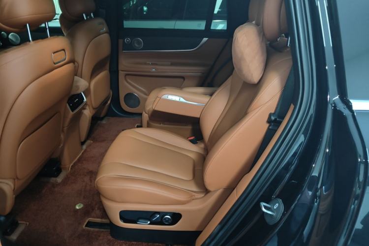 Used Hima AITO M9 2024 Range-Extended Ultra Version 42 kWh 6-Seater Model Left Rear Seat