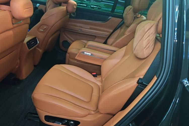 Used Hima AITO M9 2024 Range-Extended Ultra Version 42 kWh 6-Seater Model Left Rear Seat