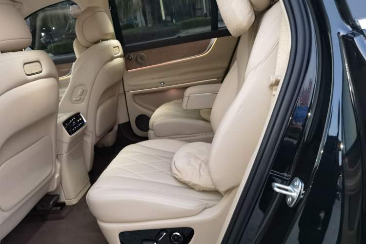 Used Hima AITO M9 2024 Range-Extended Ultra Version 42 kWh 6-Seater Model Left Rear Seat