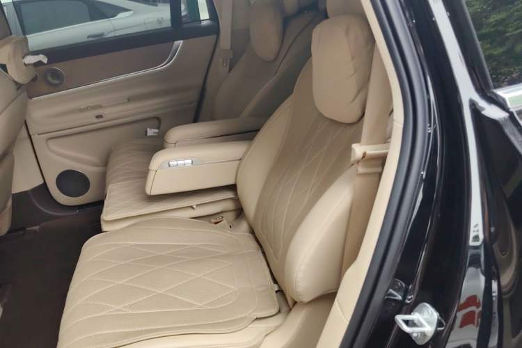 Used Hima AITO M9 2024 Range-Extended Max Edition 42 kWh 6-Seater Version Left Rear Seat
