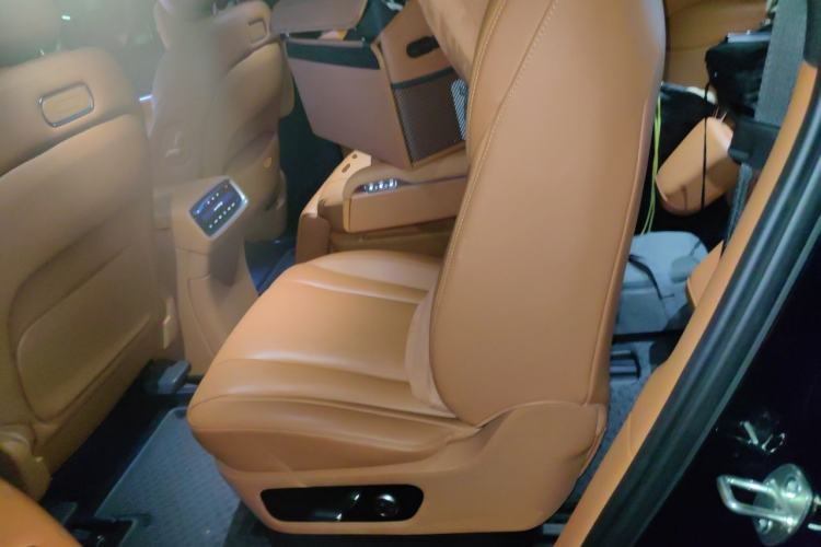 Used Hima AITO M9 2024 Range-Extended Ultra Version 42 kWh 6-Seater Model Left Rear Seat