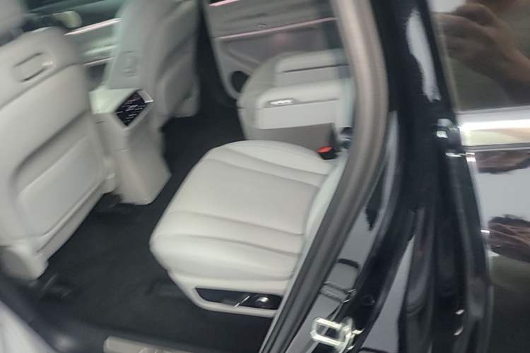 Used Hima AITO M9 2024 Range-Extended Ultra Version 42 kWh 6-Seater Model Left Rear Seat