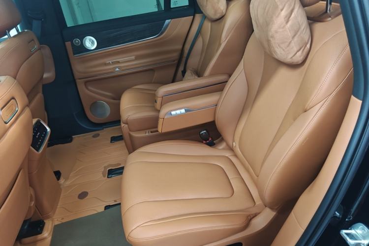 Used Hima AITO M9 2024 Range-Extended Ultra Version 52 kWh 6-Seater Model Left Rear Seat