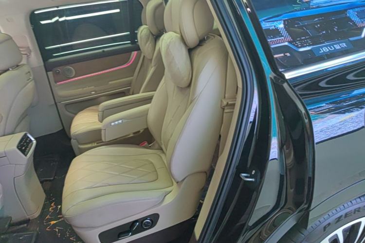Used Hima AITO M9 2024 Range-Extended Ultra Version 42 kWh 6-Seater Model Left Rear Seat