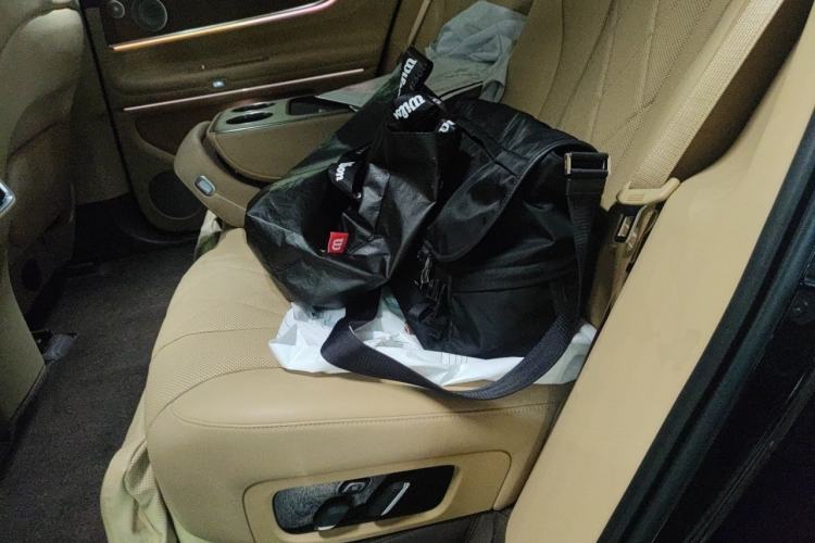 Used Hima AITO M9 2024 Range-Extended Max Edition 42 kWh 5-Seater Version Left Rear Seat