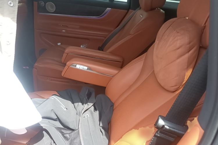 Used Hima AITO M9 2024 Range-Extended Ultra Version 42 kWh 6-Seater Model Left Rear Seat