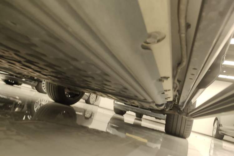 Used Hima AITO M9 2024 Range-Extended Ultra Version 42 kWh 6-Seater Model Left Side Sill