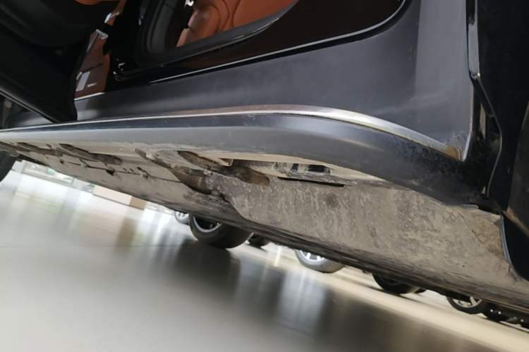 Used Hima AITO M9 2024 Range-Extended Ultra Version 42 kWh 6-Seater Model Left Side Sill