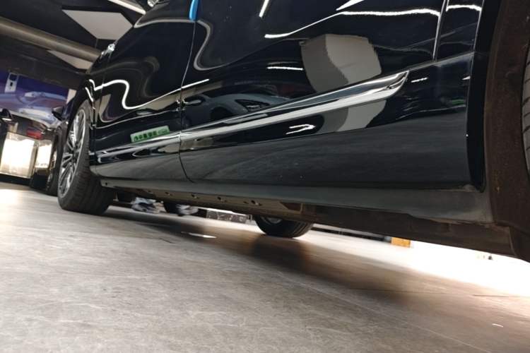 Used Hima AITO M9 2024 Range-Extended Max Edition 52 kWh 6-Seater Version Left Side Sill