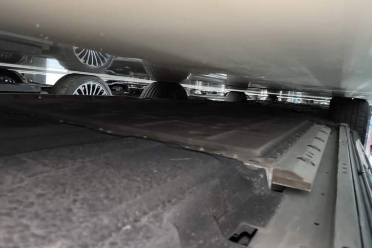 Used Hima AITO M9 2024 Range-Extended Ultra Version 42 kWh 6-Seater Model Left Side Sill