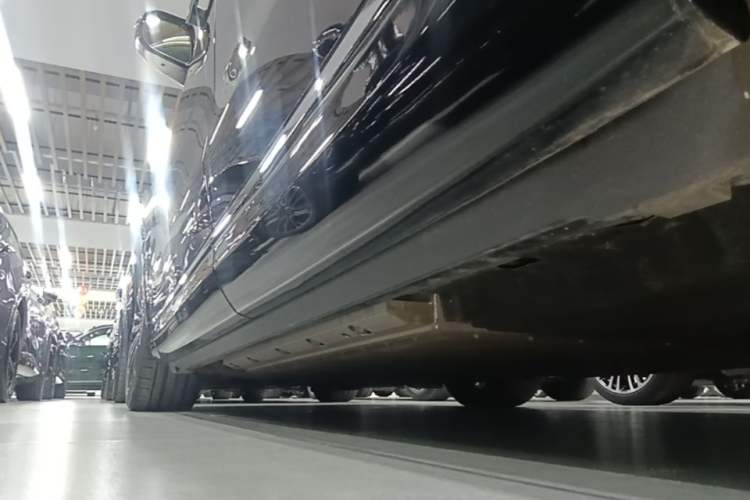 Used Hima AITO M9 2024 Range-Extended Ultra Version 52 kWh 6-Seater Model Left Side Sill