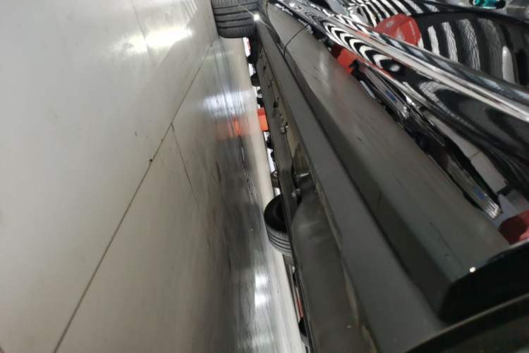 Used Hima AITO M9 2024 Range-Extended Ultra Version 42 kWh 6-Seater Model Left Side Sill