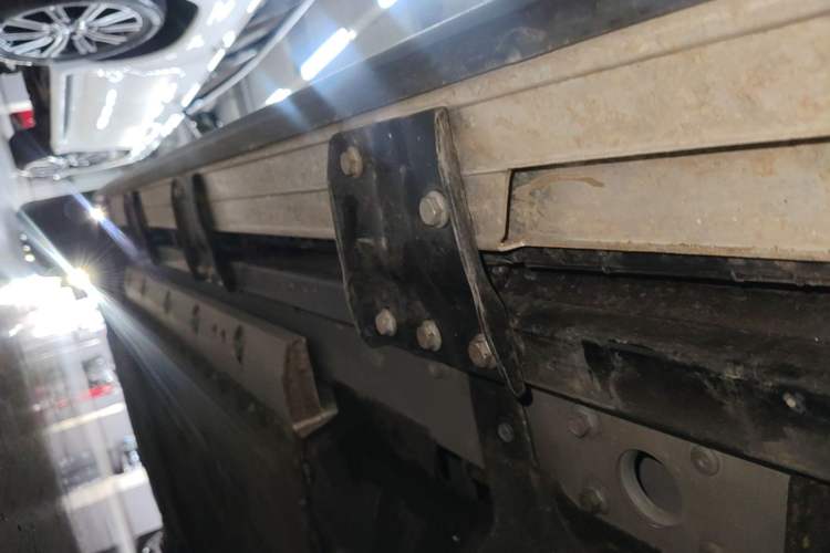 Used Hima AITO M9 2024 Range-Extended Ultra Version 42 kWh 6-Seater Model Left Side Sill