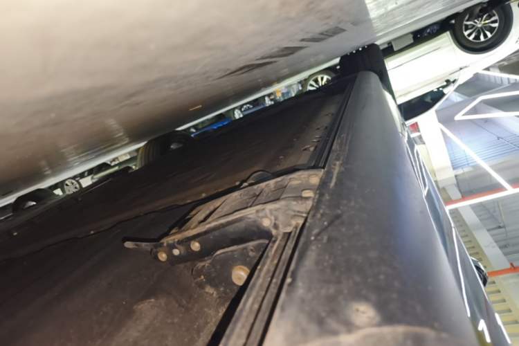 Used Hima AITO M9 2024 Range-Extended Ultra Version 42 kWh 6-Seater Model Left Side Sill
