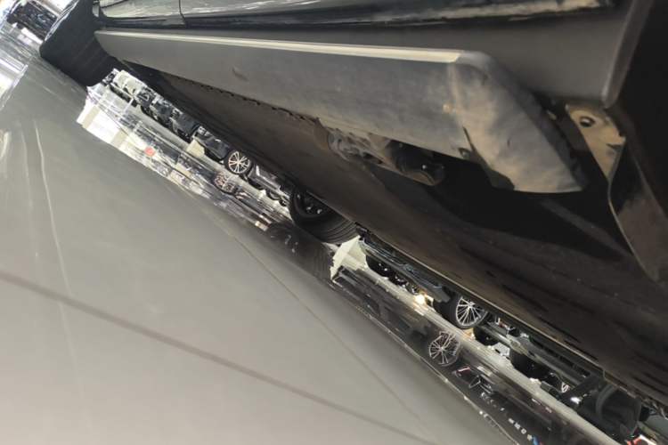 Used Hima AITO M9 2024 Range-Extended Max Edition 42 kWh 6-Seater Version Left Side Sill