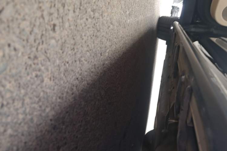Used Hima AITO M9 2024 Range-Extended Ultra Version 42 kWh 6-Seater Model Left Side Sill